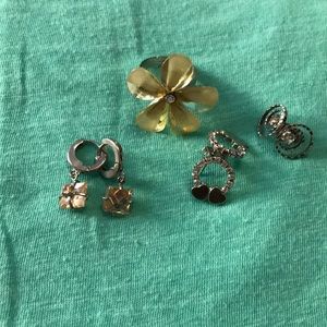 🎀lots of earrings and a flower ring